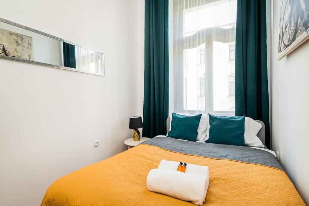 Royal City Apartment 40 M2 Krakau Buitenkant foto
