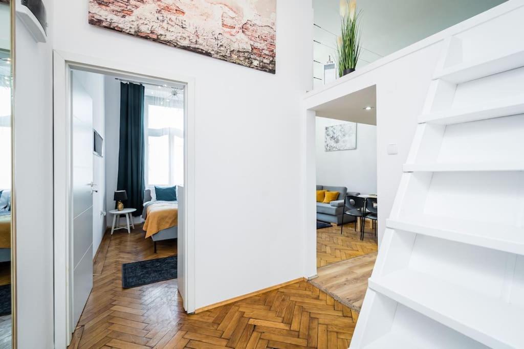 Royal City Apartment 40 M2 Krakau Buitenkant foto