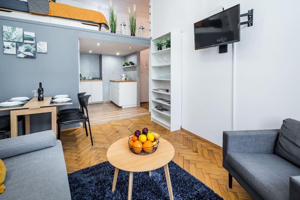 Royal City Apartment 40 M2 Krakau Buitenkant foto