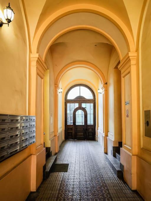 Royal City Apartment 40 M2 Krakau Buitenkant foto